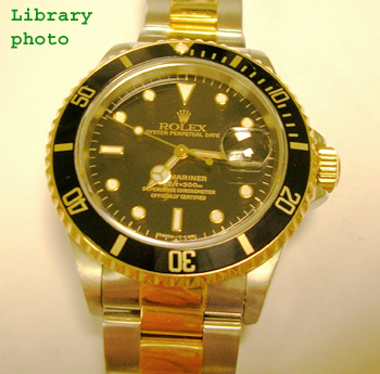 Bicolour Date Submariner model 16613 with black dial & bezel. This watch from th