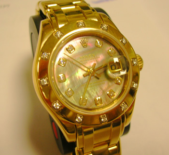 2001 18ct lady's Masterpiece with diamond-dot mother-of-pearl dial and diamond b