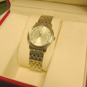 Steel gent's <b>Omega</b> DeVille Classic, boxed with warranty cards. <b>NEW pri